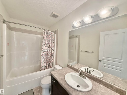 7622 Schmid Crescent Nw, Edmonton, AB - Indoor Photo Showing Bathroom