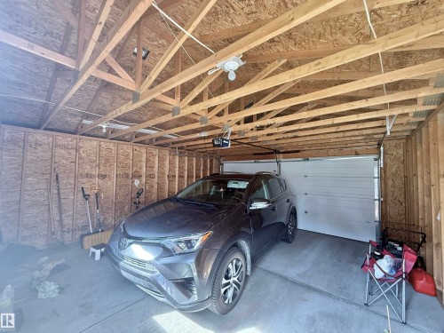 7622 Schmid Crescent Nw, Edmonton, AB - Indoor Photo Showing Garage