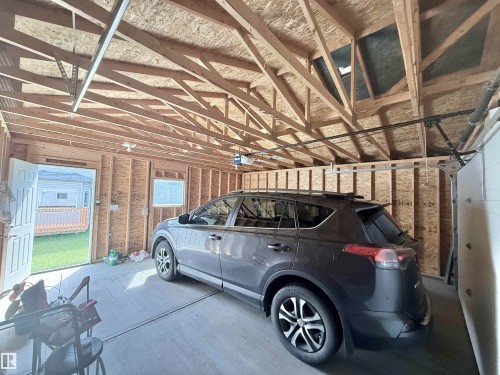 7622 Schmid Crescent Nw, Edmonton, AB - Indoor Photo Showing Garage