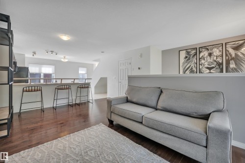1633 Towne Centre Boulevard Nw, Edmonton, AB - Indoor Photo Showing Living Room