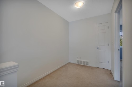 1633 Towne Centre Boulevard Nw, Edmonton, AB - Indoor Photo Showing Other Room