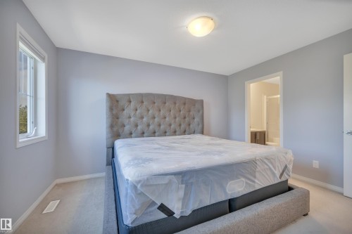 1633 Towne Centre Boulevard Nw, Edmonton, AB - Indoor Photo Showing Bedroom