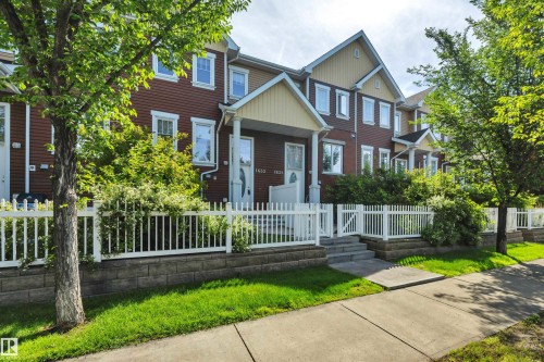 1633 Towne Centre Boulevard Nw, Edmonton, AB - Outdoor With Facade
