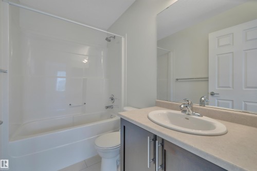 1633 Towne Centre Boulevard Nw, Edmonton, AB - Indoor Photo Showing Bathroom