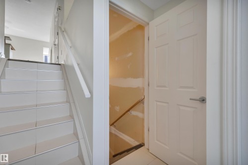 1633 Towne Centre Boulevard Nw, Edmonton, AB - Indoor Photo Showing Other Room