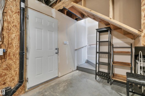 1633 Towne Centre Boulevard Nw, Edmonton, AB - Indoor Photo Showing Other Room