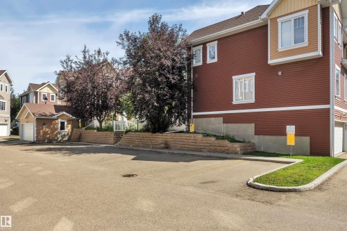 1633 Towne Centre Boulevard Nw, Edmonton, AB - Outdoor