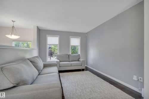 1633 Towne Centre Boulevard Nw, Edmonton, AB - Indoor Photo Showing Living Room