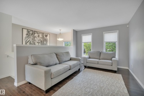 1633 Towne Centre Boulevard Nw, Edmonton, AB - Indoor Photo Showing Living Room