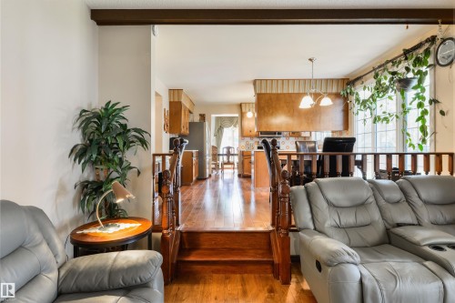 206 Wolf Willow Crescent Nw, Edmonton, AB - Indoor Photo Showing Living Room