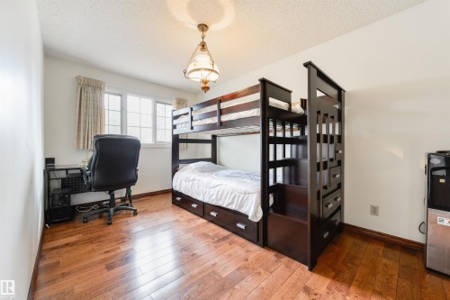 206 Wolf Willow Crescent Nw, Edmonton, AB - Indoor Photo Showing Bedroom