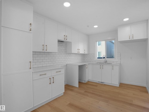 #33 1009 Cy Becker Rd Nw, Edmonton, AB - Indoor Photo Showing Kitchen