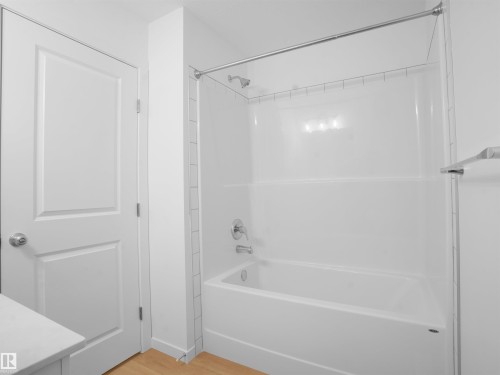 #33 1009 Cy Becker Rd Nw, Edmonton, AB - Indoor Photo Showing Bathroom