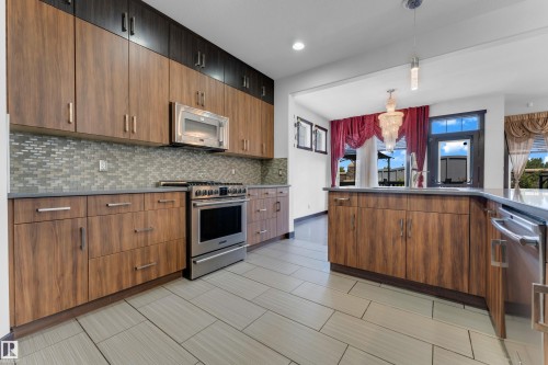 3630 Goodridge Crescent Nw, Edmonton, AB - Indoor Photo Showing Kitchen