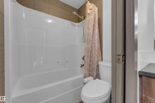 3630 Goodridge Crescent Nw, Edmonton, AB - Indoor Photo Showing Bathroom