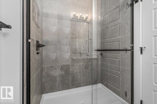 67 Meadowgrove Lane, Spruce Grove, AB - Indoor Photo Showing Bathroom