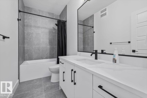 67 Meadowgrove Lane, Spruce Grove, AB - Indoor Photo Showing Bathroom