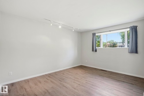 10527 137 Avenue Nw, Edmonton, AB - Indoor Photo Showing Other Room
