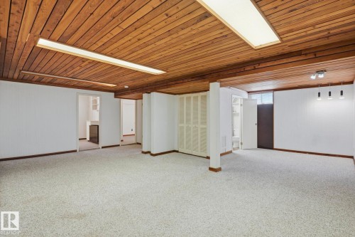 10527 137 Avenue Nw, Edmonton, AB - Indoor
