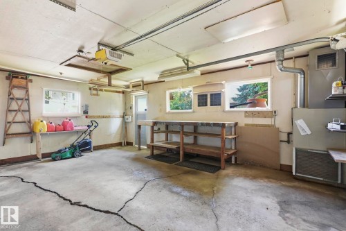 10527 137 Avenue Nw, Edmonton, AB - Indoor Photo Showing Garage