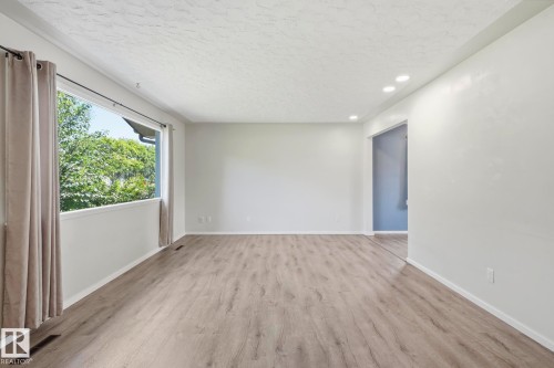 10527 137 Avenue Nw, Edmonton, AB - Indoor Photo Showing Other Room