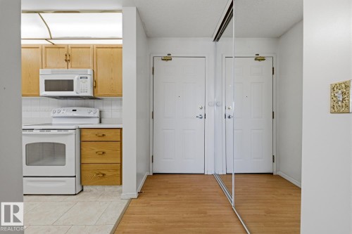 #208 9926 100 Av, Fort Saskatchewan, AB - Indoor Photo Showing Kitchen