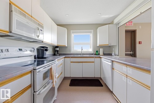 #208 9926 100 Av, Fort Saskatchewan, AB - Indoor Photo Showing Kitchen
