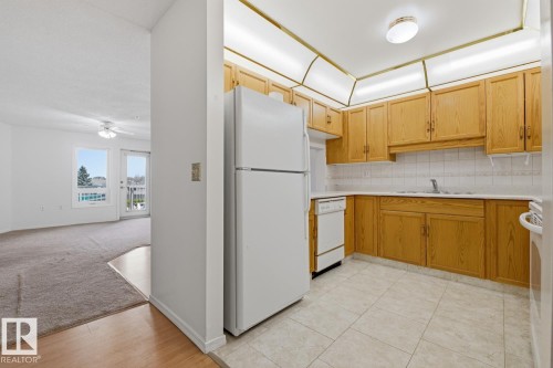 #208 9926 100 Av, Fort Saskatchewan, AB - Indoor Photo Showing Kitchen