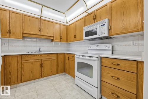 #208 9926 100 Av, Fort Saskatchewan, AB - Indoor Photo Showing Kitchen With Double Sink