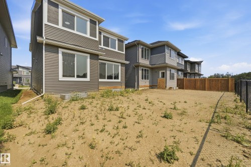 Expansive rear yard featuring a partial wood privacy fence and chain link fencing - 3 Pierwyck Loop, Spruce Grove, AB - Outdoor