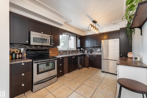 Kitchen - 747 Clareview Road Nw, Edmonton, AB - Indoor Photo Showing Kitchen With Stainless Steel Kitchen