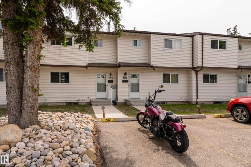 Front house - 747 Clareview Road Nw, Edmonton, AB - Outdoor