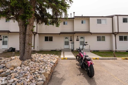 Front house - 747 Clareview Road Nw, Edmonton, AB - Outdoor