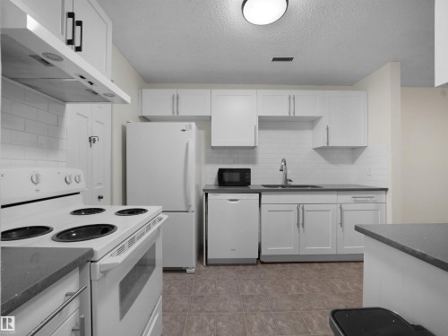 #168 2703 79 St Nw, Edmonton, AB - Indoor Photo Showing Kitchen
