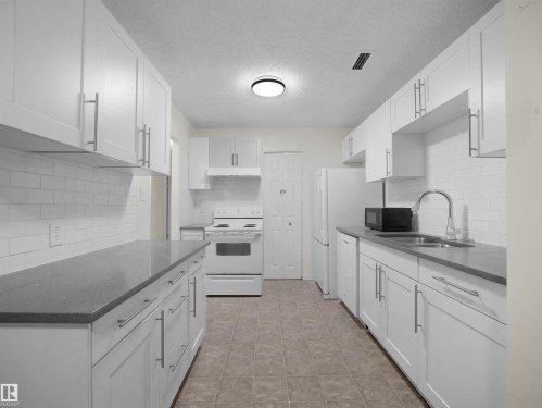 #168 2703 79 St Nw, Edmonton, AB - Indoor Photo Showing Kitchen