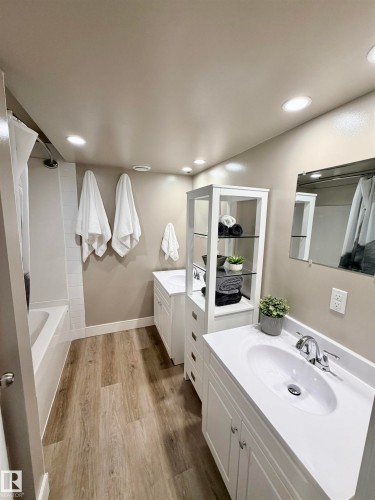 4309 53 Street, St. Paul Town, AB - Indoor Photo Showing Bathroom