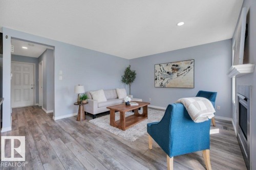3508 16 Street Nw, Edmonton, AB - Indoor Photo Showing Living Room