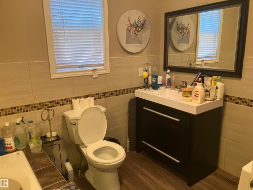 11724 88 Street Nw, Edmonton, AB - Indoor Photo Showing Bathroom
