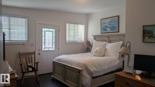 11724 88 Street Nw, Edmonton, AB - Indoor Photo Showing Bedroom