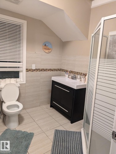 11724 88 Street Nw, Edmonton, AB - Indoor Photo Showing Bathroom