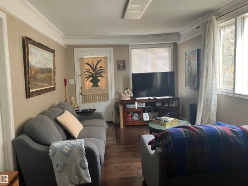 11724 88 Street Nw, Edmonton, AB - Indoor Photo Showing Other Room