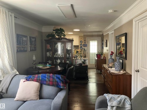 11724 88 Street Nw, Edmonton, AB - Indoor Photo Showing Living Room