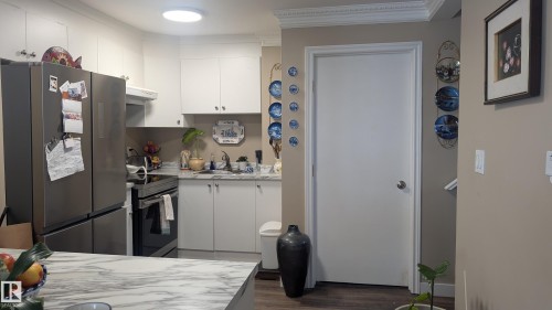 11724 88 Street Nw, Edmonton, AB - Indoor Photo Showing Kitchen