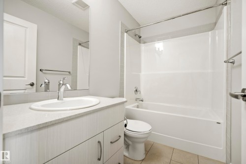 #90 50 Mclaughlin Dr, Spruce Grove, AB - Indoor Photo Showing Bathroom