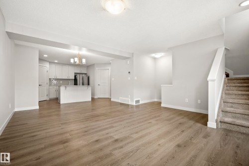 #90 50 Mclaughlin Dr, Spruce Grove, AB - Indoor Photo Showing Kitchen