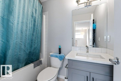 2554 151A Avenue Nw, Edmonton, AB - Indoor Photo Showing Bathroom