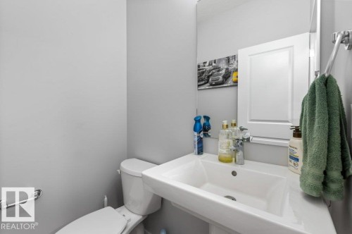 2554 151A Avenue Nw, Edmonton, AB - Indoor Photo Showing Bathroom