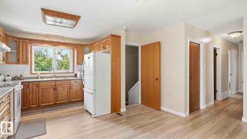 7819 132A Avenue Nw, Edmonton, AB - Indoor Photo Showing Kitchen