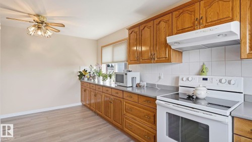 7819 132A Avenue Nw, Edmonton, AB - Indoor Photo Showing Kitchen
