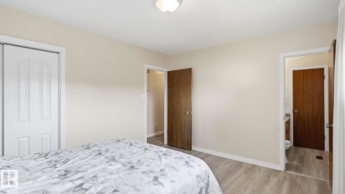 7819 132A Avenue Nw, Edmonton, AB - Indoor Photo Showing Bedroom